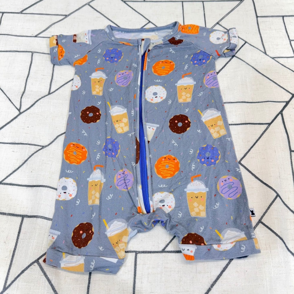 Kiki+Lulu Short Sleeve Bamboo Romper 9-12M Blue Coffee & Donuts Zip Up One Piece